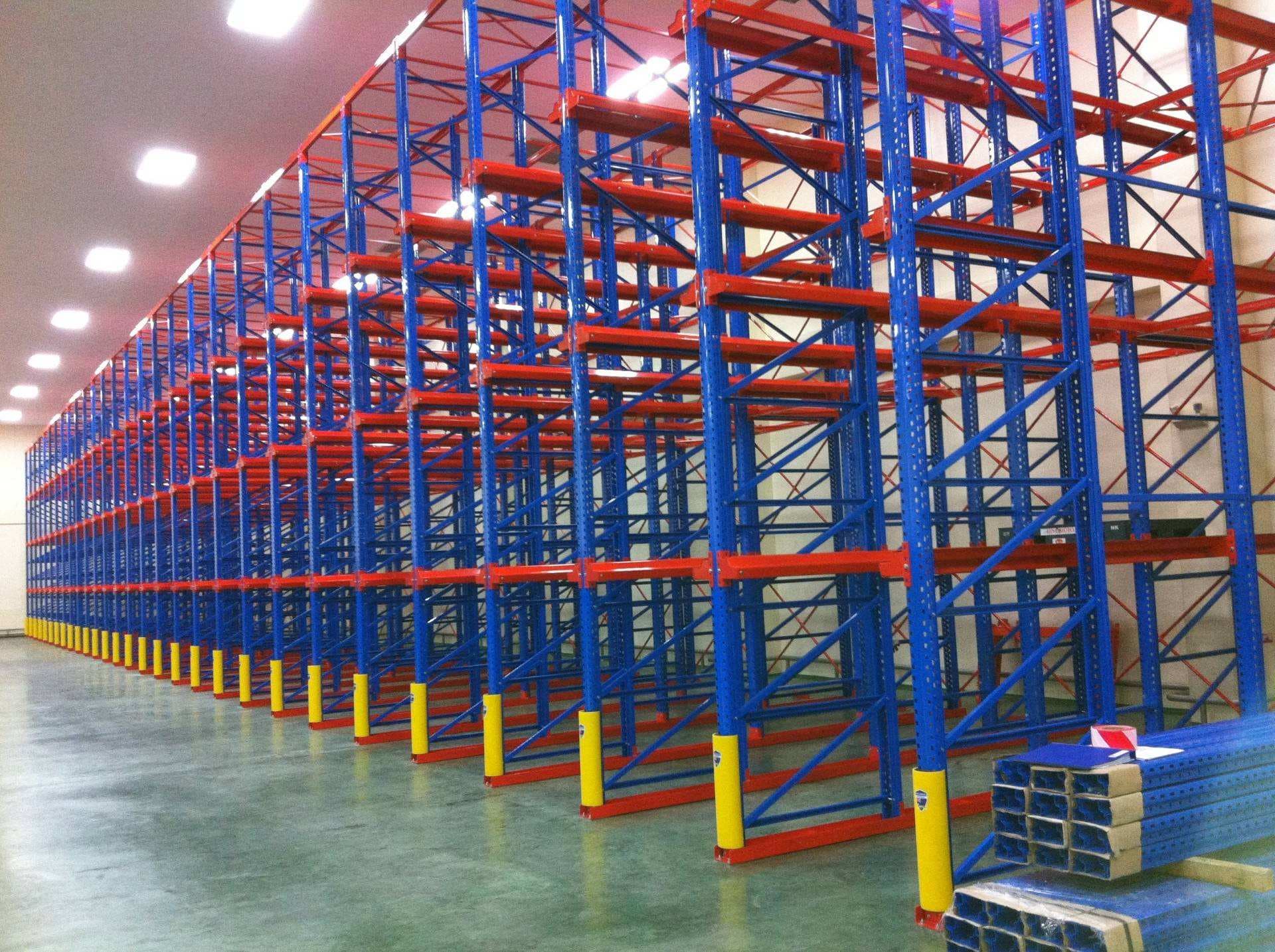 Drive In pallet rack